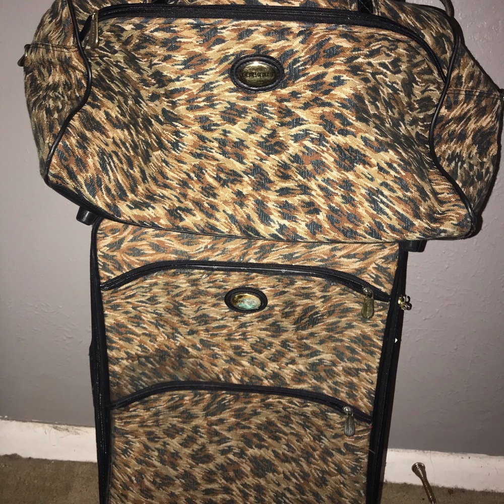 Bundle luggage’s in excellent shape!!